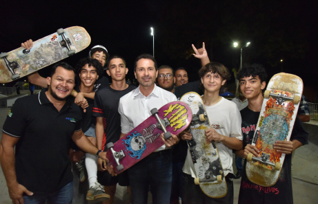Prefeito Vilela e vice João Campos entregam nova Praça Dom Pedro e pista de skate no Parque Real